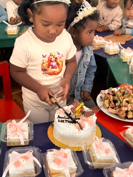 Nous vous souhaitons une très belle journée.Plein de réussites à l’école et beaucoup de bonheur. 
Happy birthday  #Mathania 
Happy birthday # Maïlys
🎊🎁💋💋🥰😘😘😘😘🎈🎈🌹🥰🥰😍😍😍